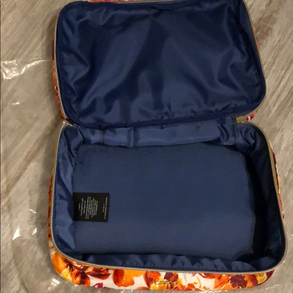NWT Bebe Makeup case - Picture 4 of 5